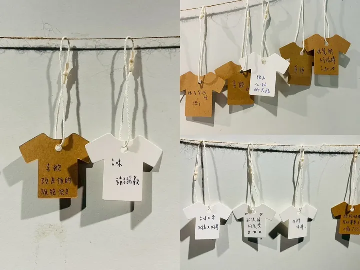 留言牆上掛著衣服形狀的留言小卡